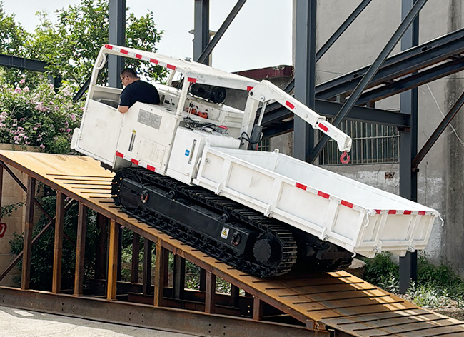 礦用柴油式履帶運(yùn)輸車(chē)